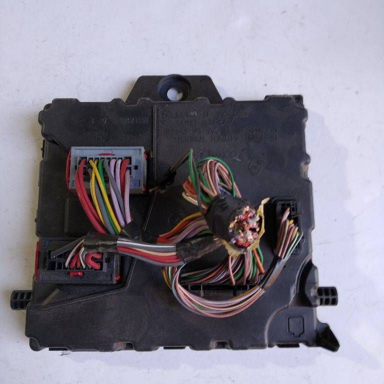 блок комфорта Renault Kangoo 2 поколение 2010, 8201077405