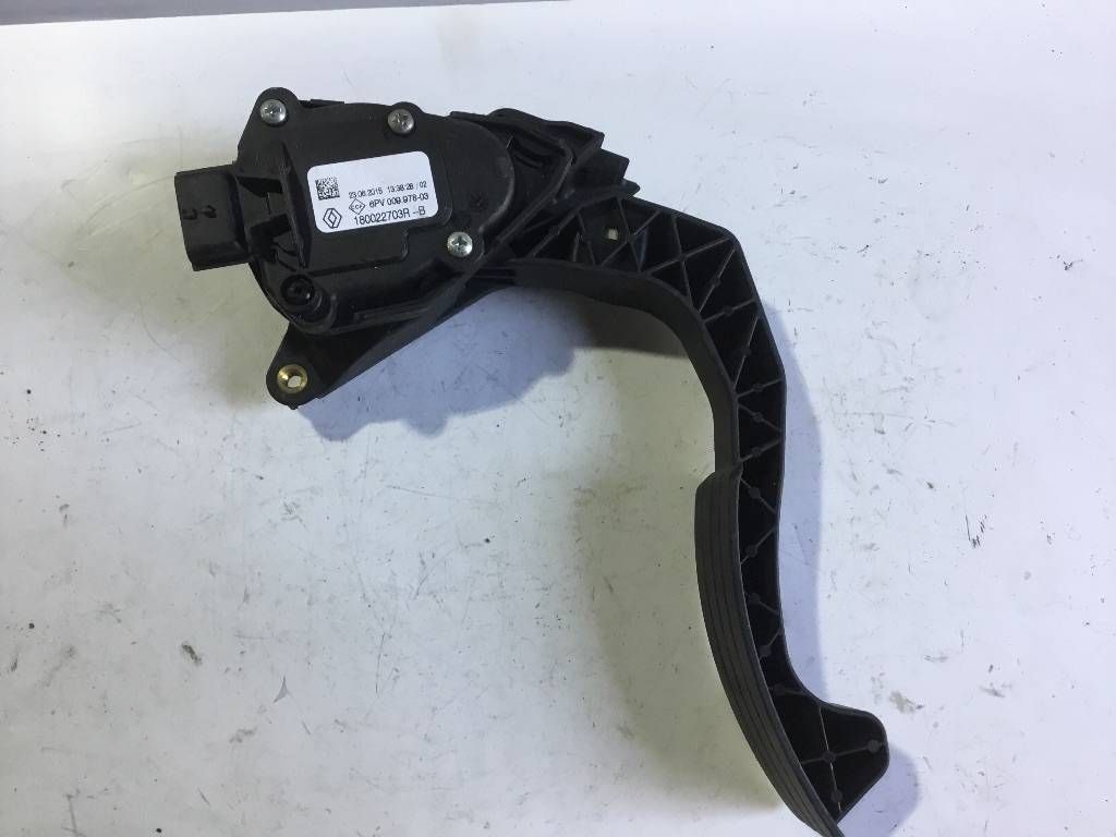 педаль Renault Duster 1 поколение 2011, 180022703R