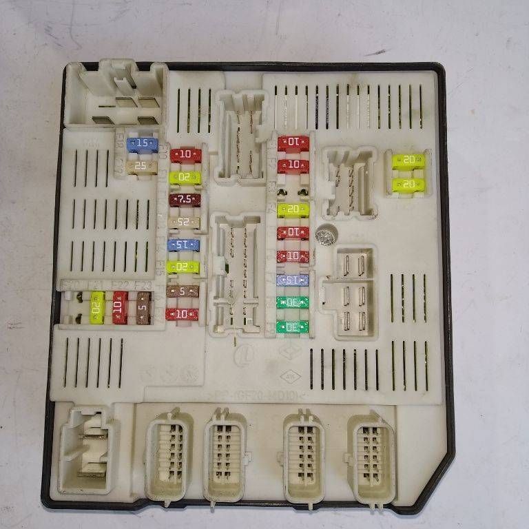 блок предохранителей Renault Megane 3 поколение 2010, 284B61871R
