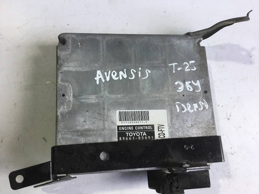 блок управления двигателем Toyota Avensis 2 поколение (T250) 2004, 8966105691
