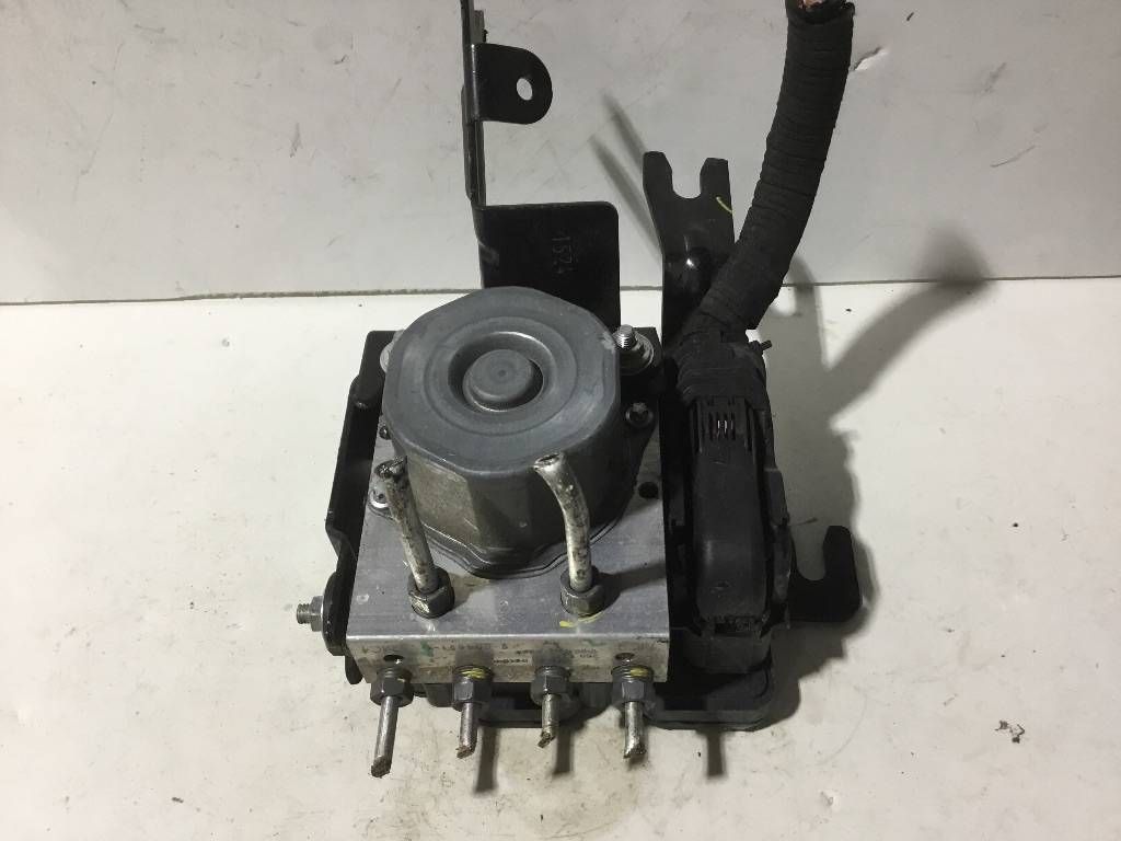 блок ABS Renault Duster 1 поколение 2011, 476606440R