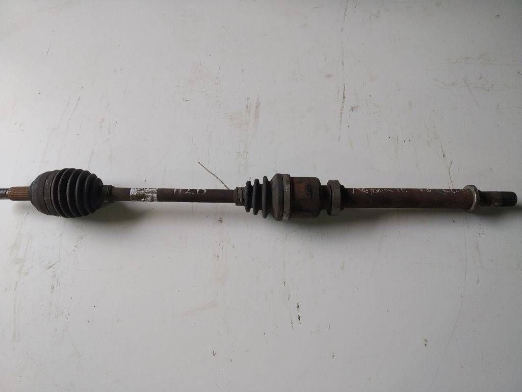 полуось передняя правая (приводной вал, ШРУС) Renault Clio 3 поколение 2005, 8201055673