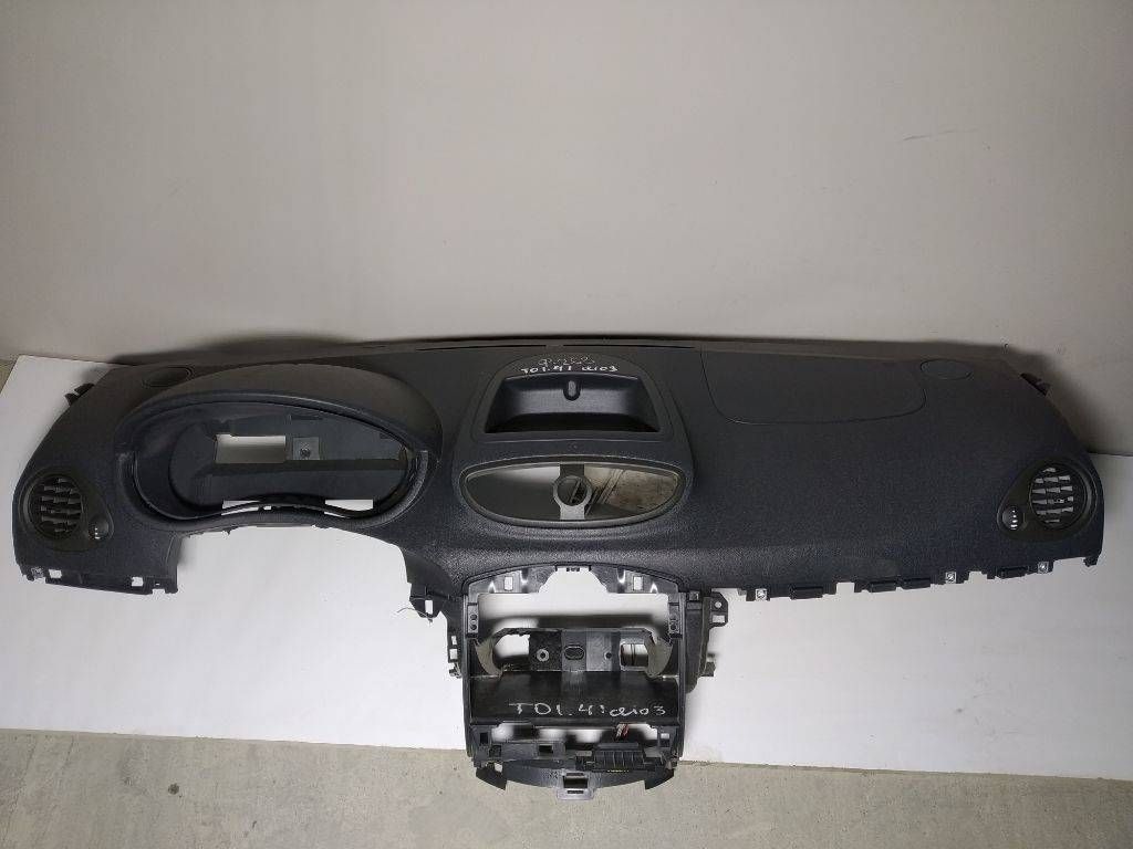 панель передняя салона (торпедо) Renault Clio 3 поколение [рестайлинг] 2010