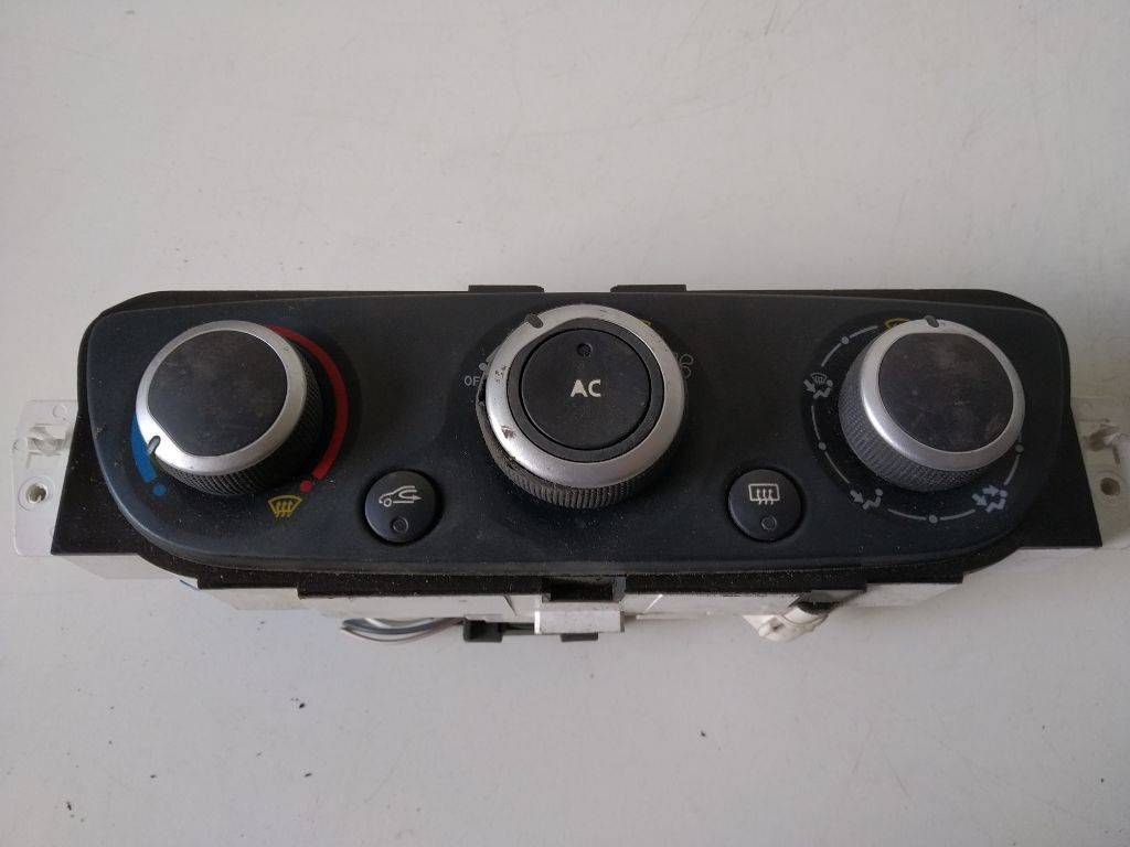 блок управления печки / климат-контроля Renault Megane 3 поколение 2009, T1001786G