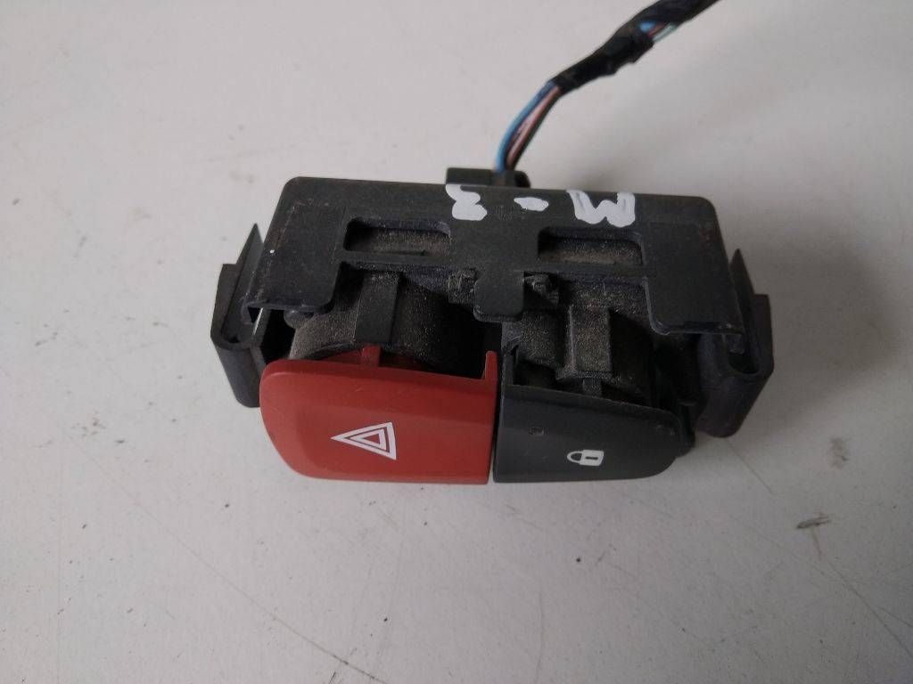 кнопка аварийной сигнализации Renault Megane 3 поколение 2009, 8200214896