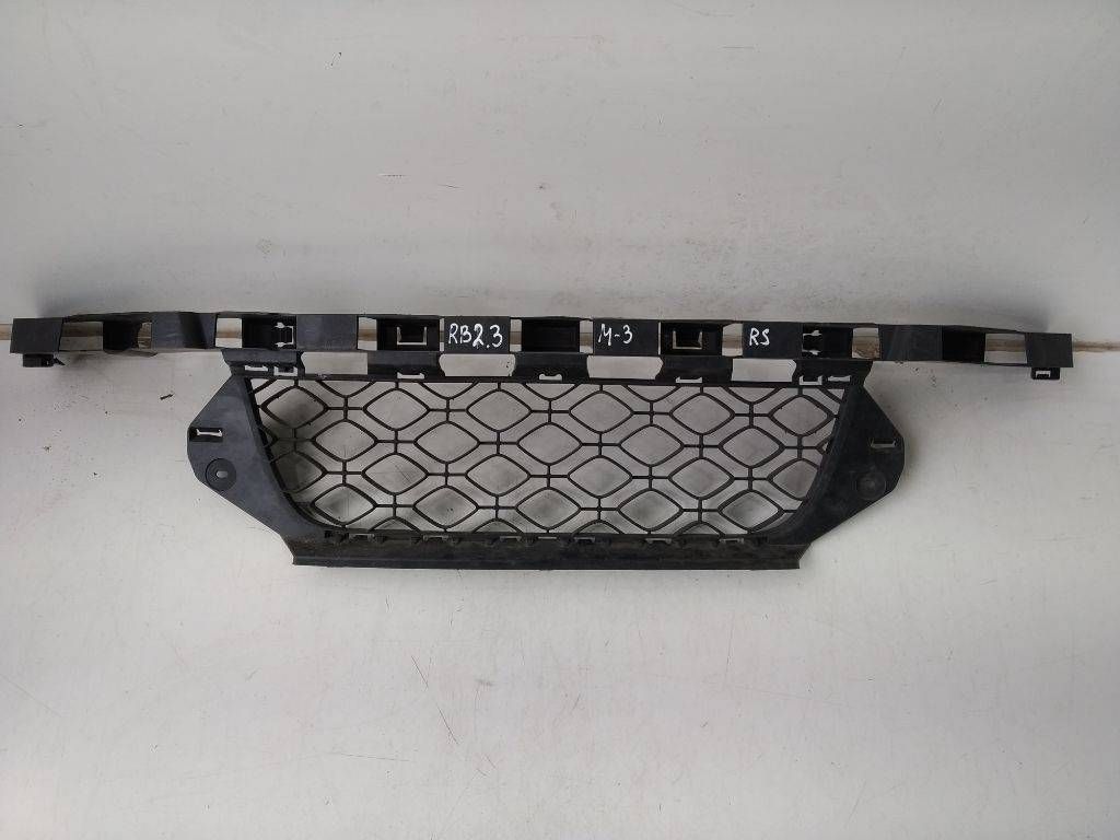 заглушка (решетка) в бампер Renault Megane 3 поколение 2010, 622541790R