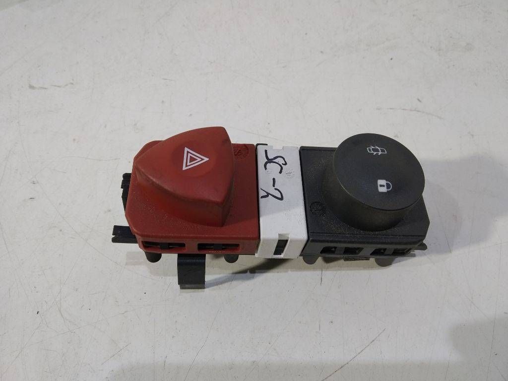 кнопка аварийной сигнализации Renault Scenic 2 поколение [рестайлинг] 2007, 8200407415