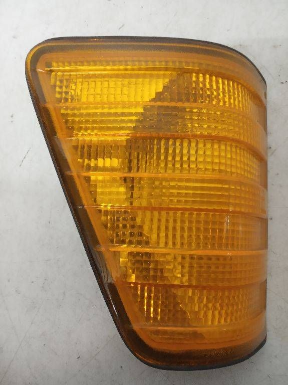 поворотник правый Mercedes-Benz T1 207-210D 1994