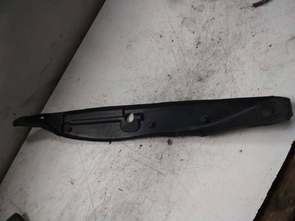 пыльник переднего крыла Mercedes-Benz E-Класс W211/S211 [рестайлинг] 2007, A2118890325