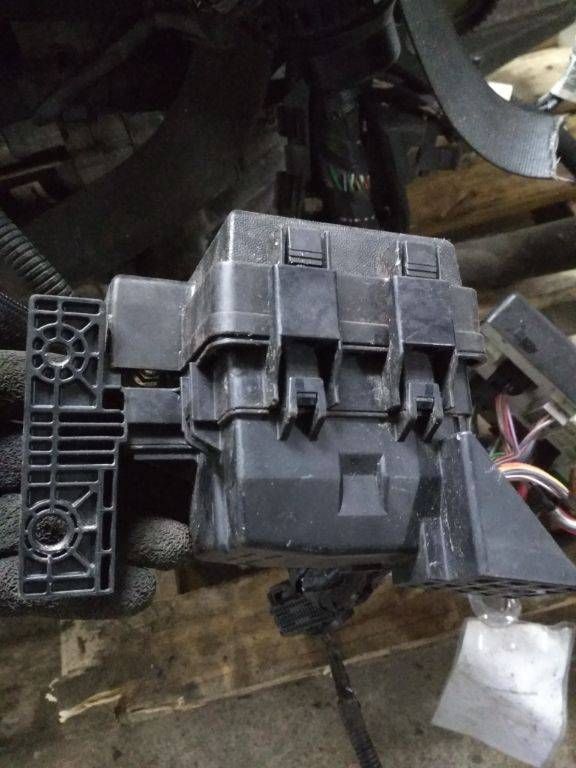 блок предохранителей Renault Megane 3 поколение 2014, 1.2 л., бензин, МКПП, 243880001R