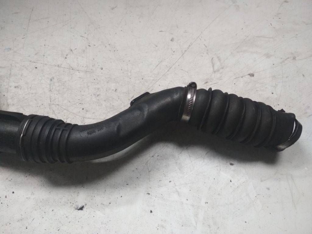 патрубок интеркулера Renault Clio 3 поколение 2006, 8200296596