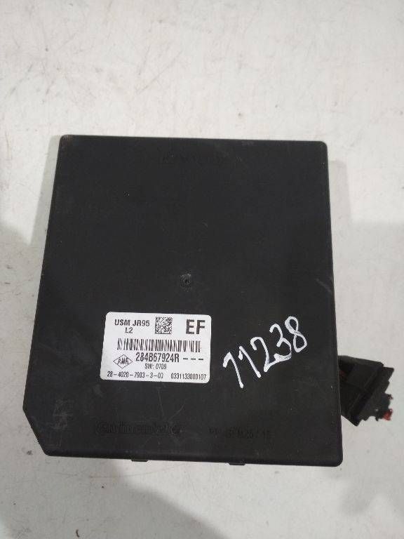 блок предохранителей Renault Scenic 3 поколение 2010, 284B67924R