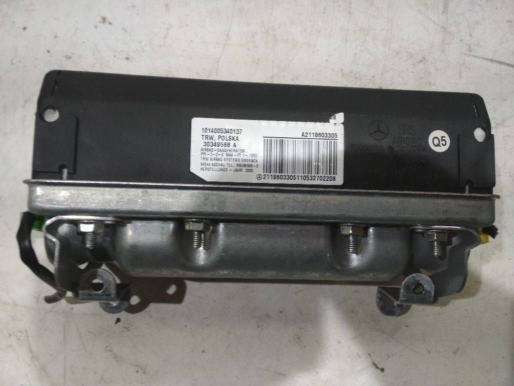 подушка безопасности пассажира Mercedes-Benz E-Класс W211/S211 2005, A2118603305
