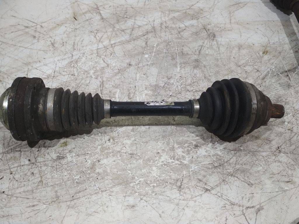 полуось передняя левая (приводной вал, ШРУС) Volkswagen Passat B6 2008, 1K0407271