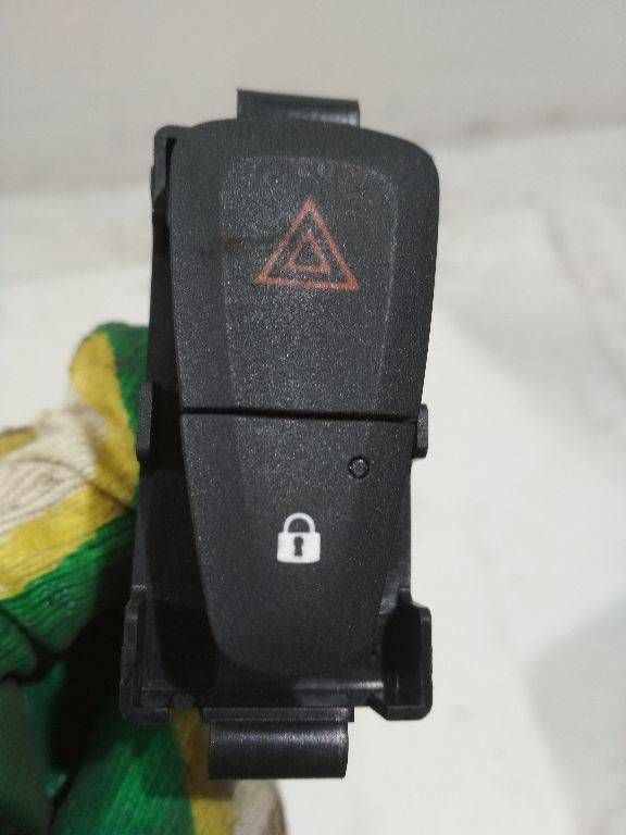кнопка аварийной сигнализации Renault Scenic 3 поколение 2012, E3160101