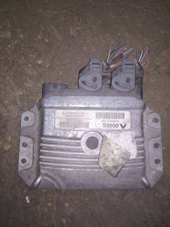 блок управления двигателем Renault Megane 2 поколение 2004, 1.4 л., 8200242405