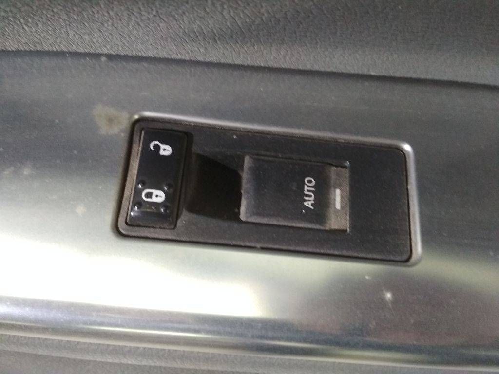 кнопка стеклоподъемника двери Jeep Grand Cherokee WK 2006