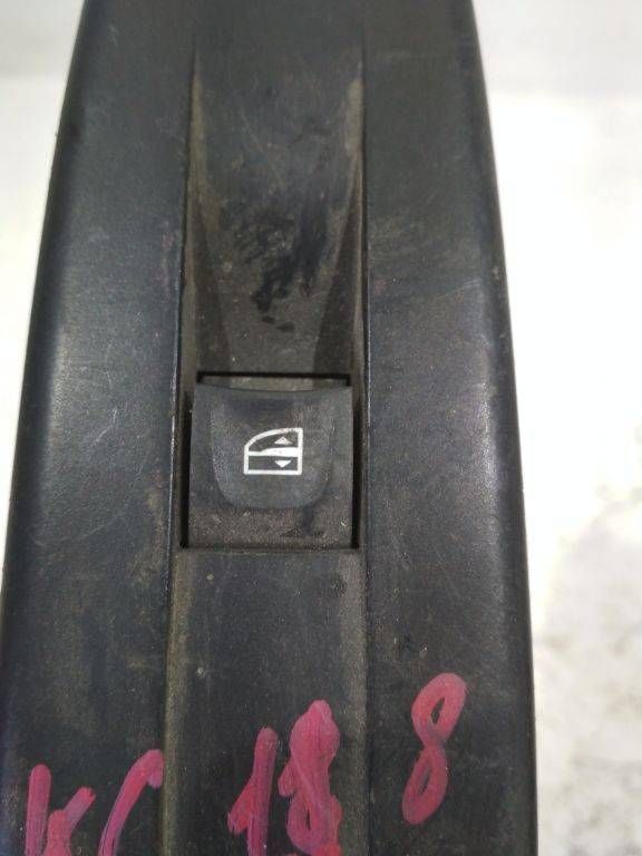 кнопка стеклоподъемника двери Renault Megane 3 поколение 2012, E30176