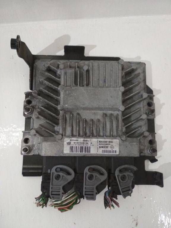 блок управления двигателем Renault Laguna 3 поколение 2010, 1.5 л., дизель, МКПП, 8200981816, CONTINENTAL