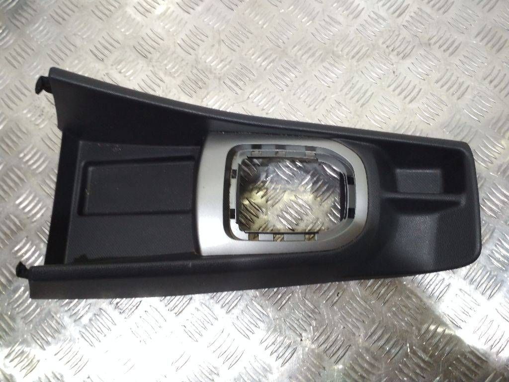 рамка обрамление кулисы Kia Rio 3 поколение 2013, 84631-1W000