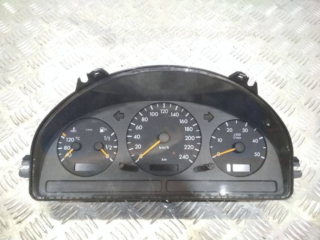 щиток приборов (приборная панель) Mercedes-Benz M-Класс W163 2000, A1635404011