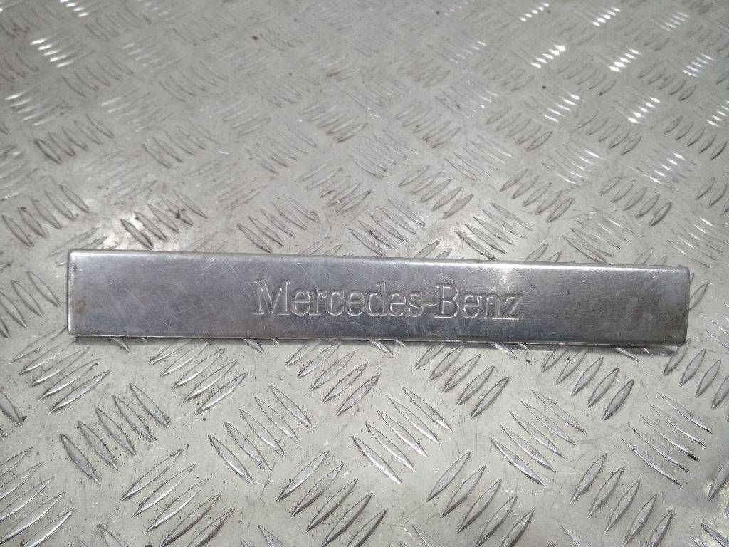 накладка на порог Mercedes-Benz M-Класс W163 2000, A1636861520