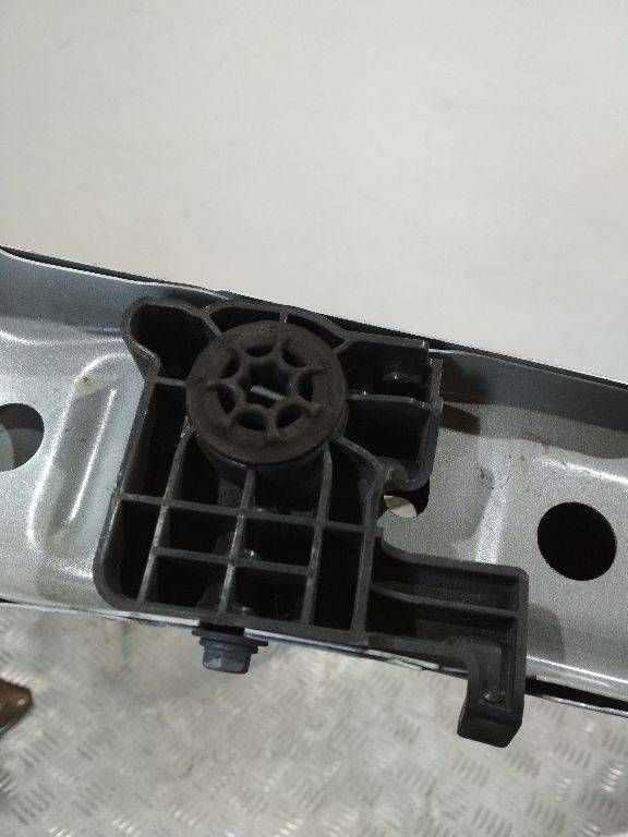 кронштейн радиатора Renault Twingo 3 поколение 2017, 215143071R