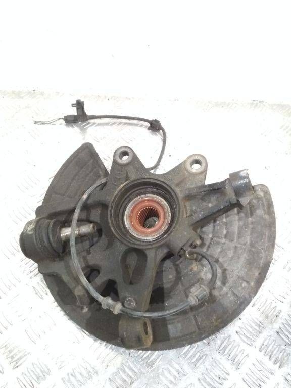 кулак поворотный правый Mercedes-Benz M-Класс W163 2000
