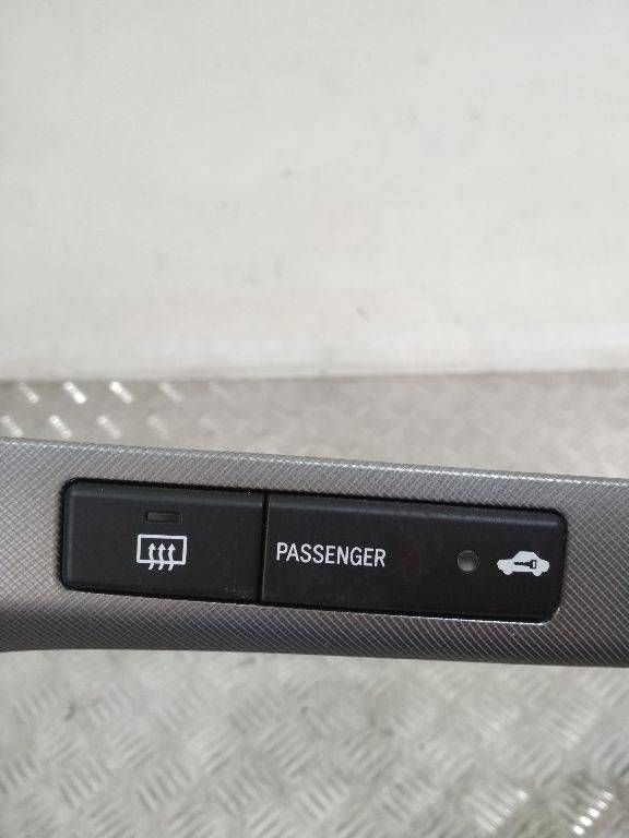 кнопка обогрева заднего стекла Toyota Avensis 2 поколение (T250) [рестайлинг] 2007, 84790-05130