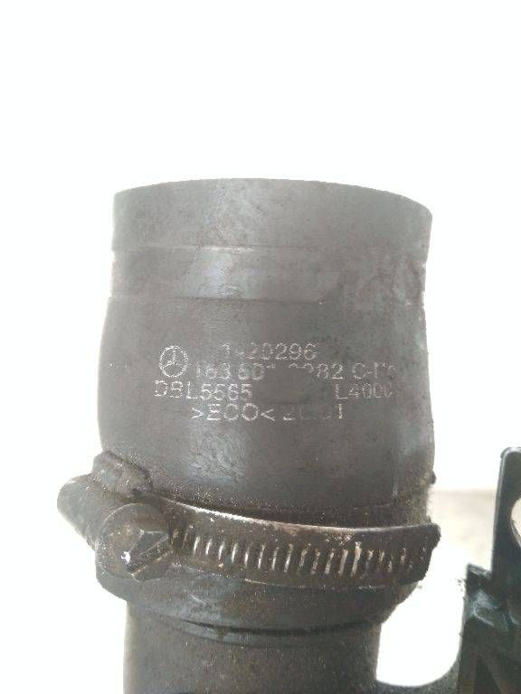 патрубок интеркулера Mercedes-Benz M-Класс W163 2000, A1635013282
