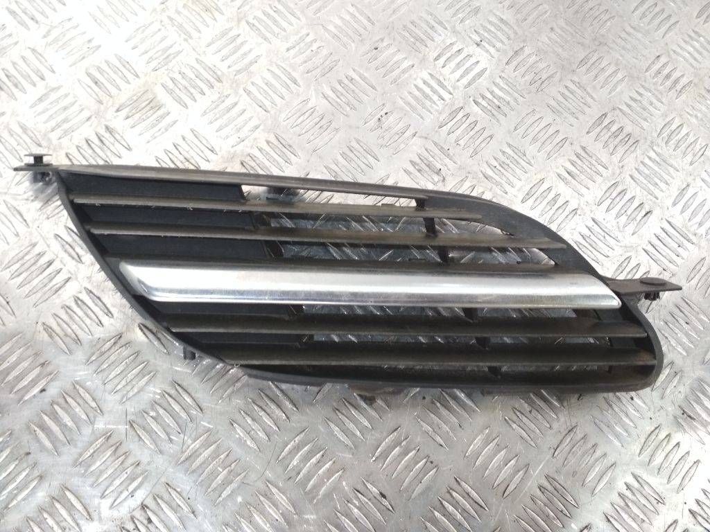 решетка радиатора Nissan Almera Tino V10 [рестайлинг] 2004, 9381M020