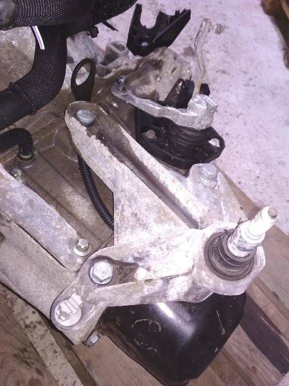 кронштейн КПП Renault Clio 3 поколение 2006, 1.4 л., бензин, МКПП, 8200043084