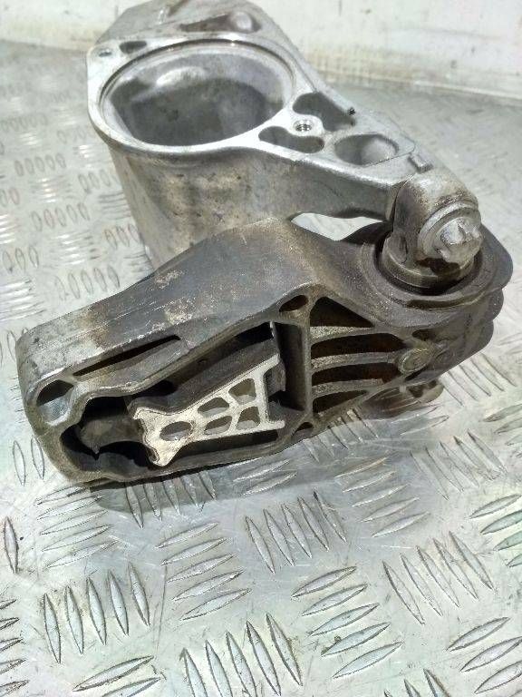 подушка крепления двигателя Mercedes-Benz CLA-Класс C117 2015, A2462401209