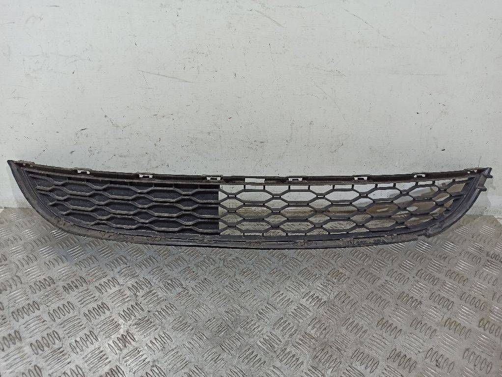 заглушка (решетка) в бампер Renault Twingo 2 поколение 2012, 622547230R
