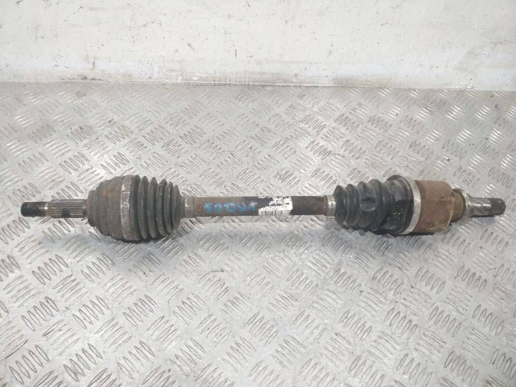 полуось передняя левая (приводной вал, ШРУС) Renault Modus 1 поколение 2007, 8200499585