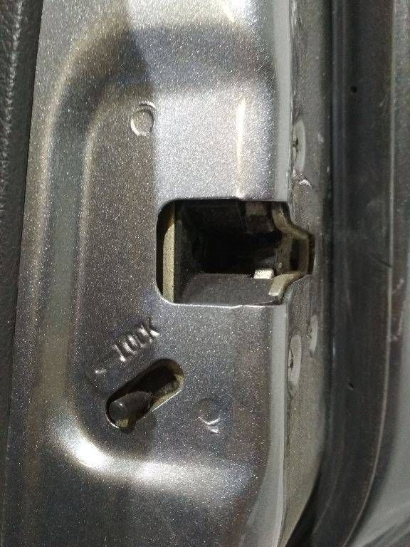 замок двери задней правой Nissan Note E11 [рестайлинг] 2010