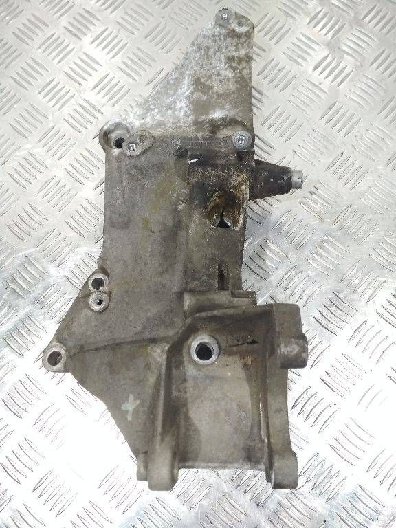 кронштейн генератора Renault Laguna 2 поколение 2004, 1.9 л., дизель, 7700115750