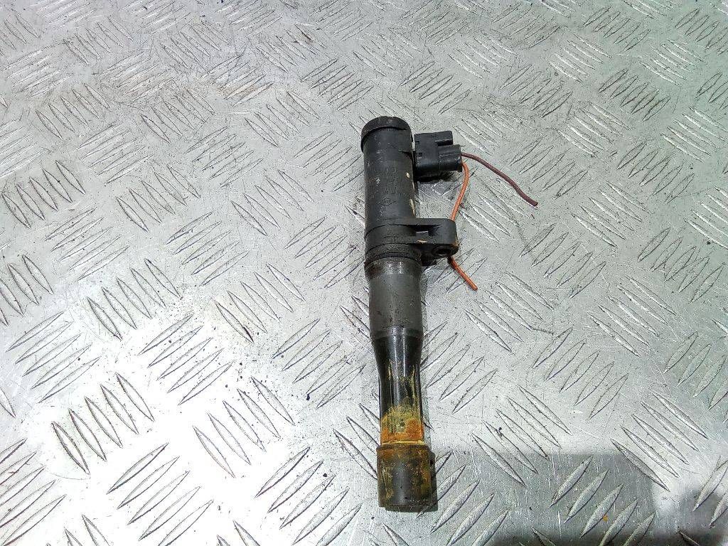 катушка зажигания Renault Laguna 1 поколение 1998, 1.8 л., бензин, МКПП, 7700875000