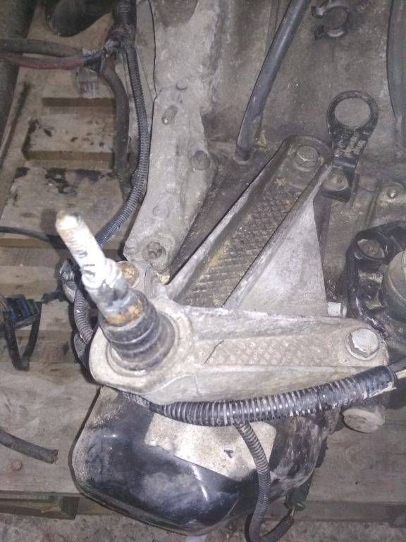 кронштейн КПП Renault Megane 2 поколение 2004, 1.5 л., дизель, МКПП, 8200043084