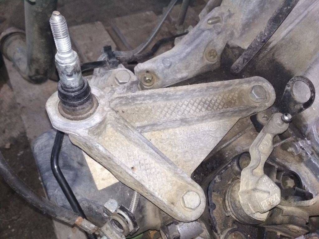 кронштейн КПП Renault Megane 2 поколение 2005, 1.5 л., дизель, МКПП, 8200043084