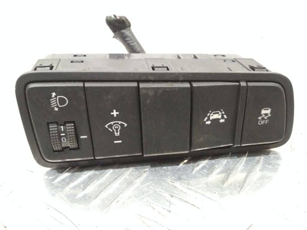 кнопка (выключатель) Hyundai Tucson 3 поколение 2017, 93710-D7110