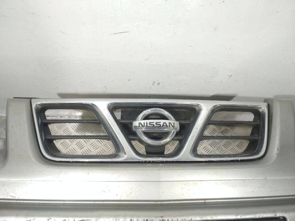 решетка радиатора Nissan X-Trail T30 2004