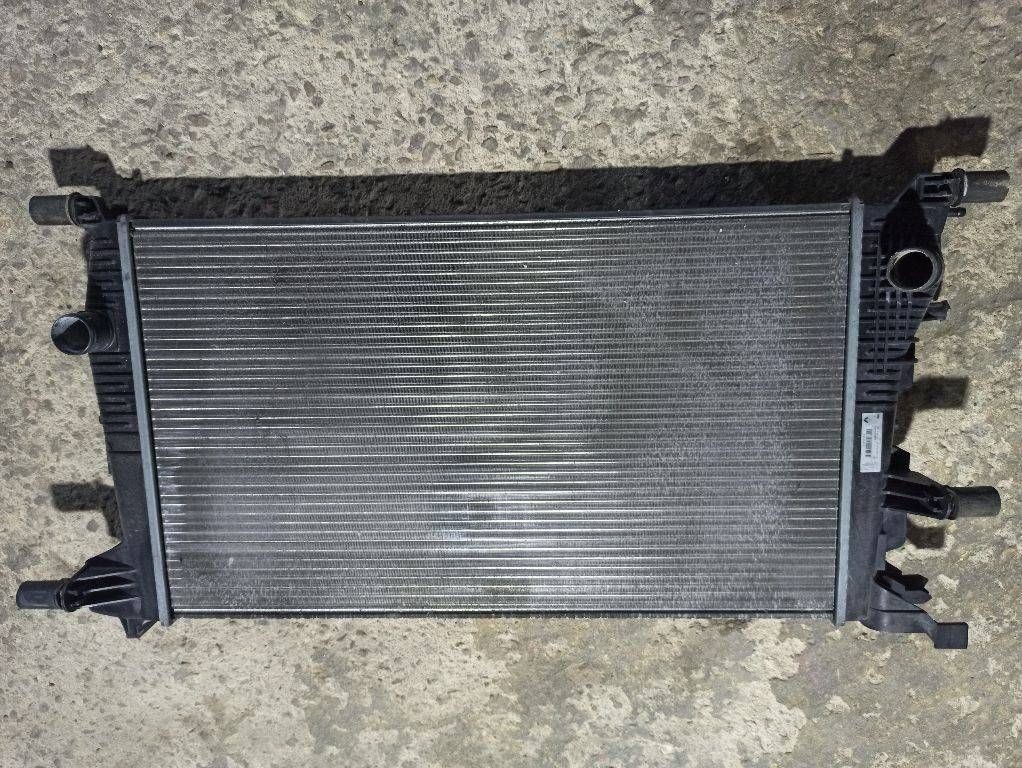 радиатор (основной) Renault Scenic 3 поколение 2012, 214106387R