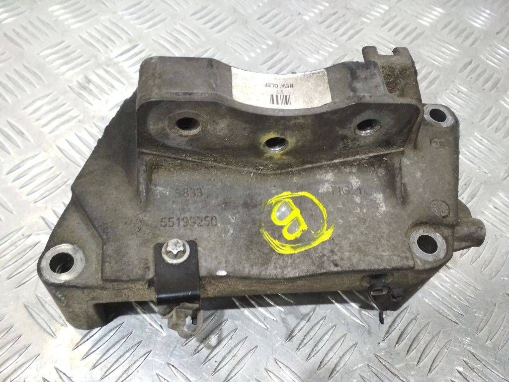 кронштейн двигателя Opel Corsa D 2008, 55199250