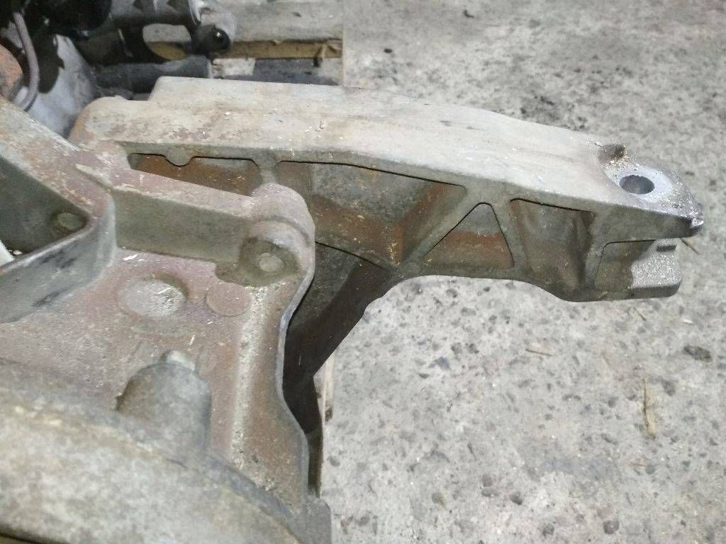 кронштейн двигателя Opel Astra H 2005, 1.7 л., дизель, МКПП