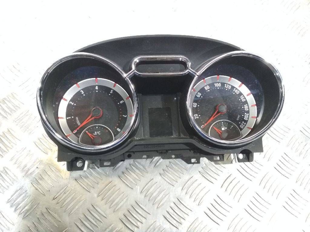щиток приборов (приборная панель) Opel Adam 1 поколение 2013, 13433293