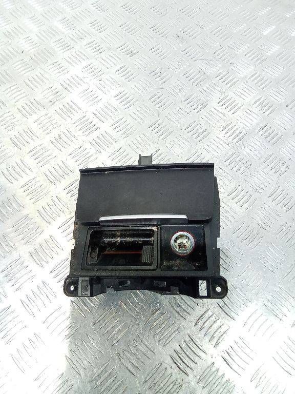пепельница Audi A4 B7 2008, 8K0857951