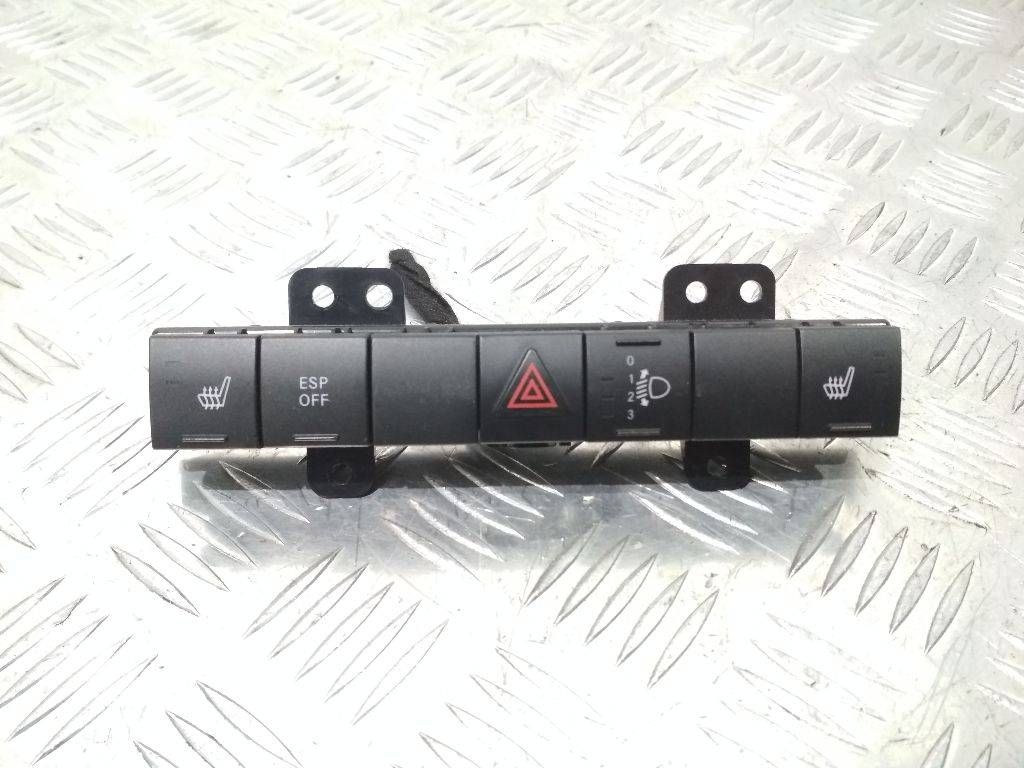 кнопка аварийной сигнализации Dodge Journey 1 поколение 2008, P04602564AG
