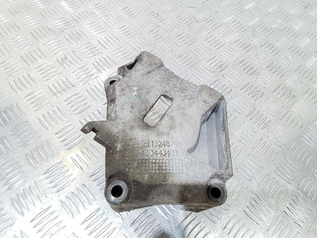кронштейн двигателя Opel Corsa D [2-й рестайлинг] 2013, 1.4 л., бензин, МКПП, 13248790