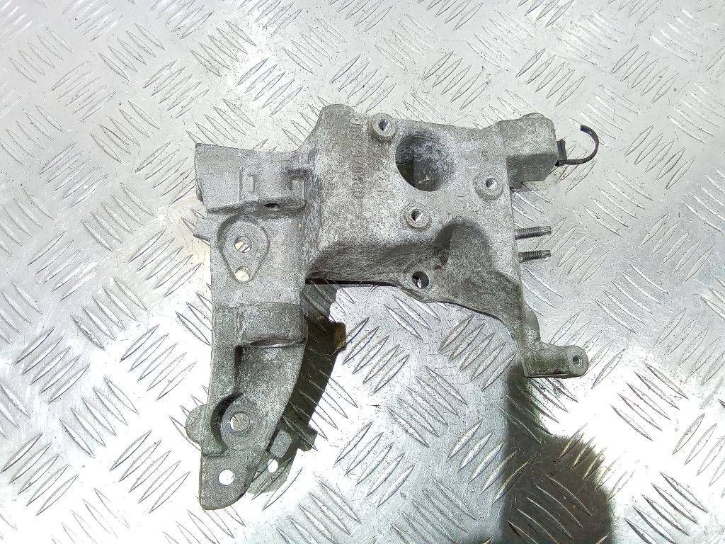 кронштейн генератора Peugeot 208 1 поколение 2013, 1.4 л., дизель, МКПП, 9684979480
